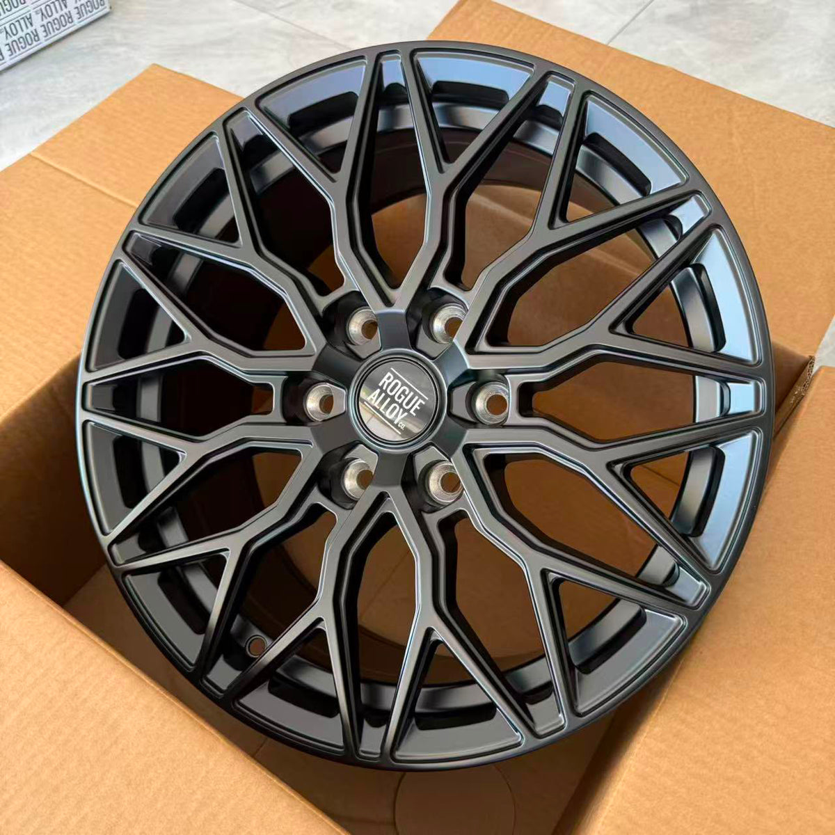 Rogue Alloy Rueda in Satin Black